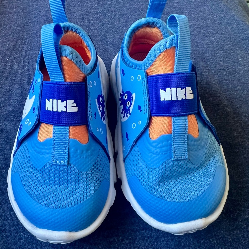 New with box - Nike Flex Runner 2 Toddler size 6c